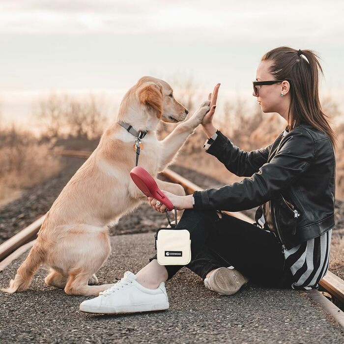 Сумка для ласощів для собак COOWONE з кликером, водонепроникна, з тримачем для пакетів, чорно-бежева