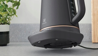 Електричний чайник Electrolux Explore 7 E7K1-6BP, 2400 Вт, 1,7 л, чорний