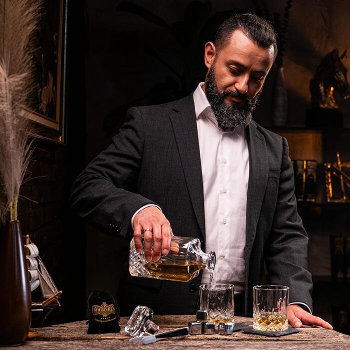 Whiskey Carafe Set - Whiskey Gift Set - Gifts for Men - Men's Gifts Gift - Birthday Gift for Men - Classic Decanter 700ML, 2 Whiskey Glasses, 4 Whiskey Stones