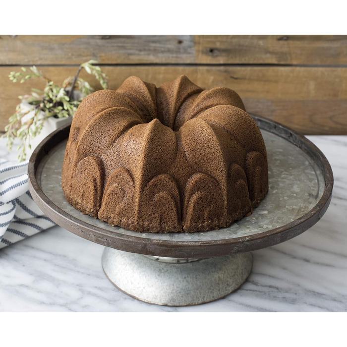 Nordic Ware 53237 Cake Pan, Aluminum (Color Assorted)