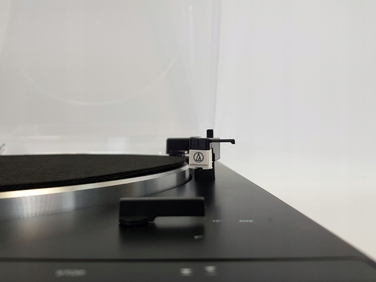Вініловий програвач Audio-Technica AT-LP60XBT з пасиковим приводом та попереднім підсилювачем, чорний