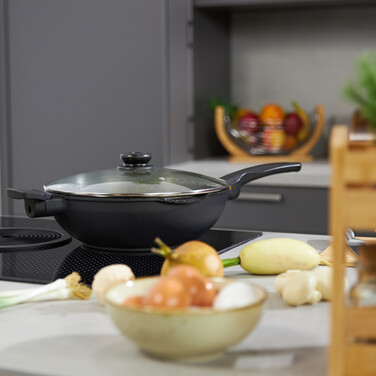 Relaxdays Wok Pan with Lid