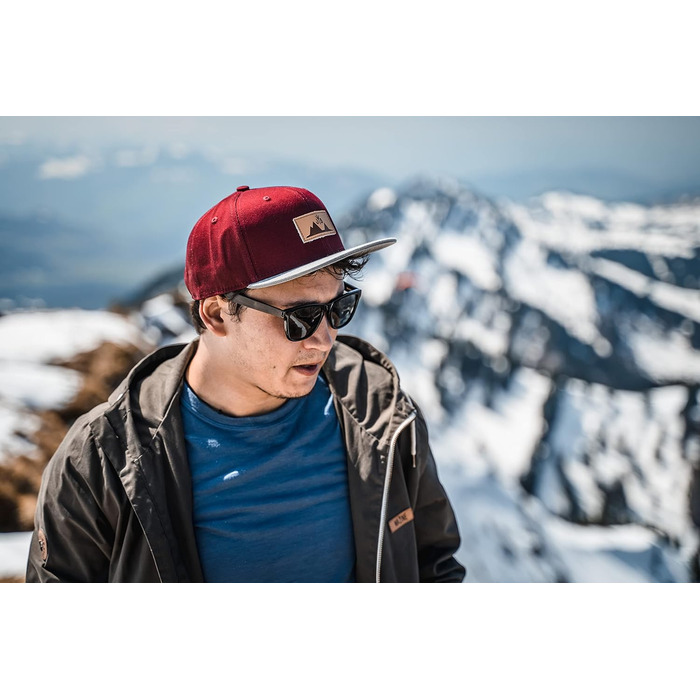 Кепка бейсболка Jumping Bird • Зручна, регульована, легко миється • Бордовий колір