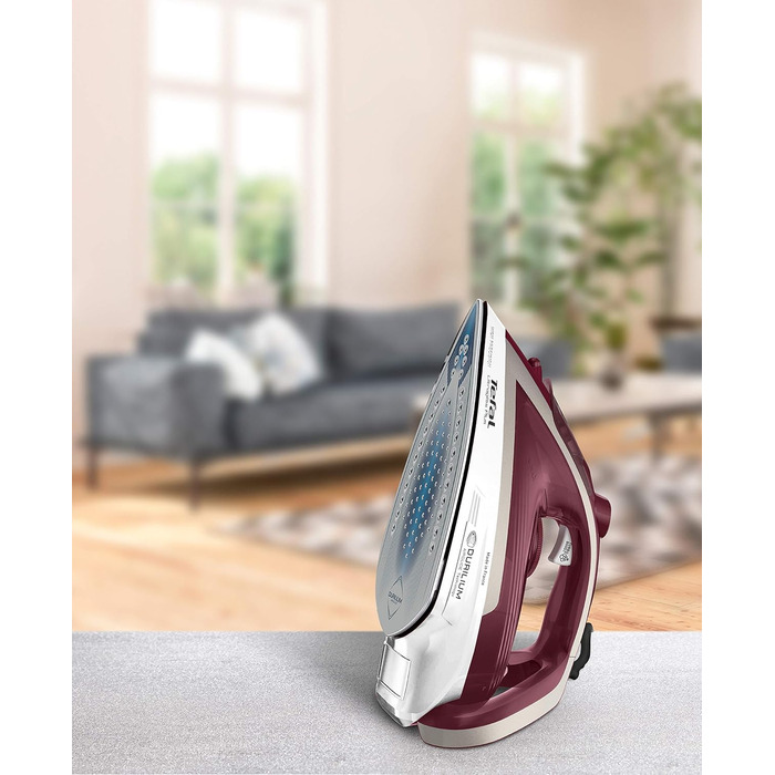 Праска Tefal Ultragliss Plus FV6810, 2800 Вт, паровий удар 250 г/хв, постійна подача пари 50 г/хв, стійка до подряпин підошва, режим Eco, червоно-біла