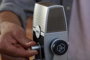 AKG Lyra USB-C Конденсаторний мікрофон для подкастів, відео, геймінгу та стрімінгу - Синій/Срібний