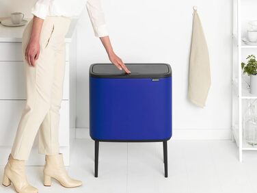 Сміттєвий відер Brabantia Bo Touch Bin 36 л, металевий, з двома внутрішніми відрами (11 л + 23 л), Mineral Powerful Blue, 54 x 32 x 68 см