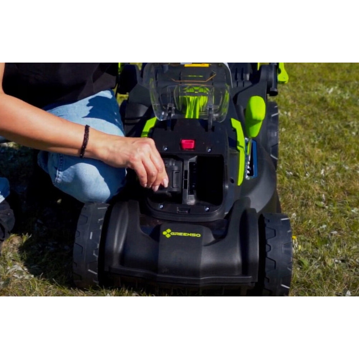 Акумуляторна газонокосарка Greenso UAO012 20V, робоча ширина 37 см, 2x4,0 Аг