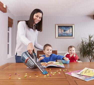 Акумуляторний пилосос ручний BLACK+DECKER BHHV315J Lithium Dustbuster Titanium/Blue 12V, 20AW, з циклонною технологією та насадкою для щілин, безмішковий, з док-станцією