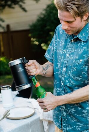 Пивний келих Stanley з відкривачем, 680 мл, ізольований, Hammertone Green (Чорний 2.0)