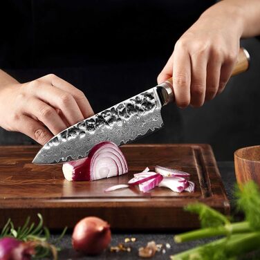 Ніж Santoku Wakoli Olive з дамаської сталі 17 см - професійний кухонний ніж з дамаської сталі 67 шарів з серцем VG10, ручка з оливкового дерева - для м'яса, риби та овочів, в дерев'яній коробці