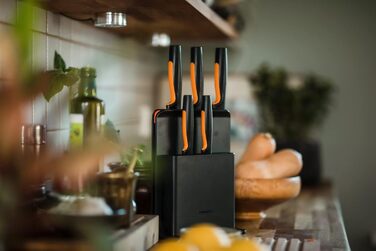 Набір ножів Fiskars Functional Form: блок з 5 ножами (овочевий, для томатів, Santoku, кухонний, для хліба), пластик, чорний