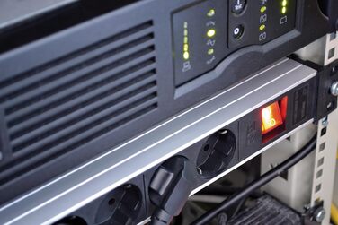 Смуга розеток Brennenstuhl Alu-Line з захистом від перенапруги (8 розеток, 2м кабель, 19