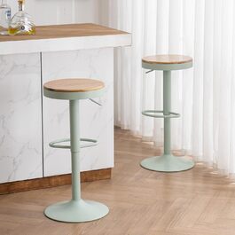 color: green