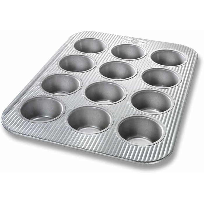 USA Pan Bakeware Nonstick Cupcake and Muffin Pan with Lid, 12 Cavities, White