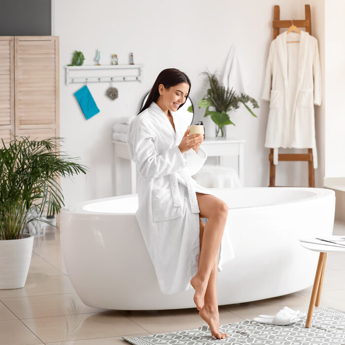 Relaxdays Біла настінна вішалка для верхнього одягу з полицею