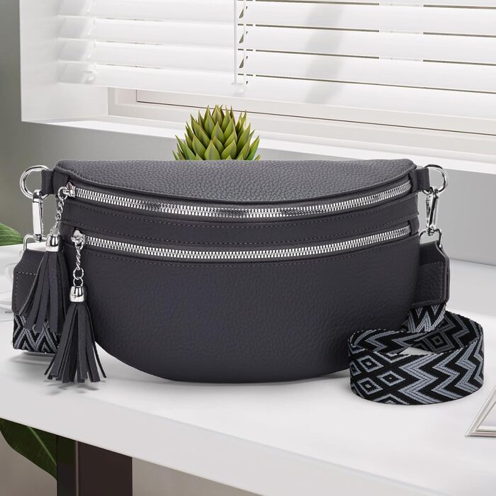 Сумка-бананка жіноча бежева через плече середнього розміру кросбоді з відділенням для карток та 2 ремінцями - ідеальна для міста!