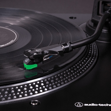 Вініловий програвач Audio-Technica AT-LP120XBT-USB з Bluetooth та передпідсилювачем, чорний