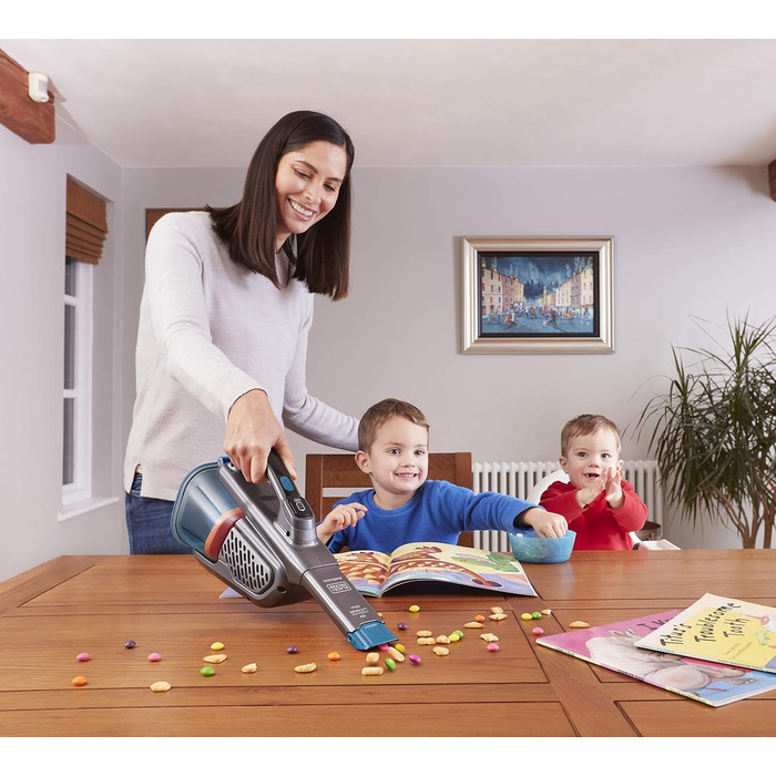 Акумуляторний пилосос ручний BLACK+DECKER BHHV315J Lithium Dustbuster Titanium/Blue 12V, 20AW, з циклонною технологією та насадкою для щілин, безмішковий, з док-станцією