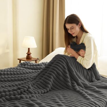 Плед WAVVE: м'який флісовий плед для дивану, софи, кімнати. 150 x 200 см, сірий