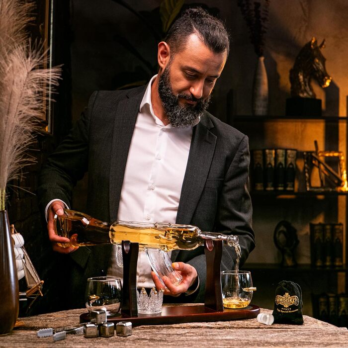 Набір віскі WHISISKEY: декантик 1000 мл, 2 келихи, 4 камні для віскі, подарункова коробка