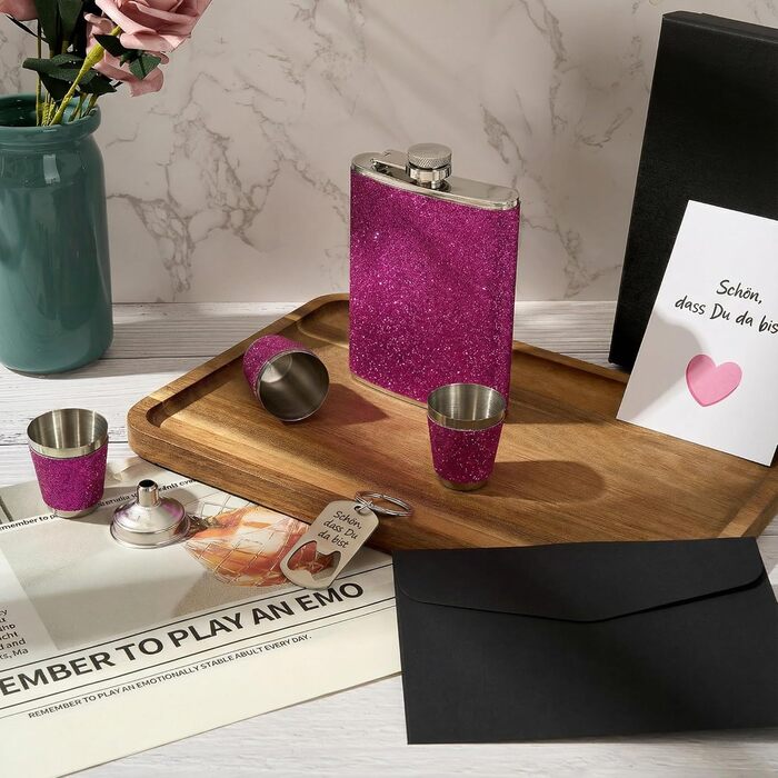 Персоналізований набір фляг 8oz з гравіюванням – фляга з нержавіючої сталі, 4 склянки, воронка та подарункова коробка для дружків, подарунок на весілля для чоловіків та жінок (Рожевий)