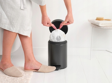 Сміттєвий кошик Brabantia NewIcon з педаллю, 3 л, графітовий