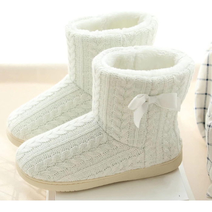 Тапочки додому жіночі з плюшевою підкладкою, з міцною підошвою, нековзні, 41/42 EU, білі