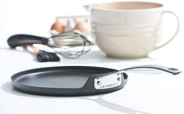 Млинцева пательня Le Creuset алюмінієва з антипригарним покриттям, 28 см, для всіх типів плит, включаючи індукцію, антрацит/срібло