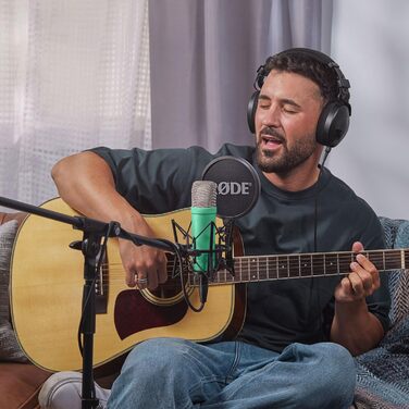 Rode NT1 Signature Black – студійний мікрофон-конденсатор + стійка для мікрофона keepdrum (зелена)