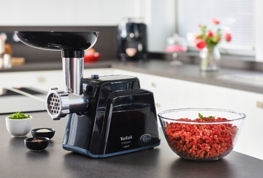 М'ясорубка Tefal NE105838 1400 Вт, 1,7 кг/хв, з насадкою для ковбас