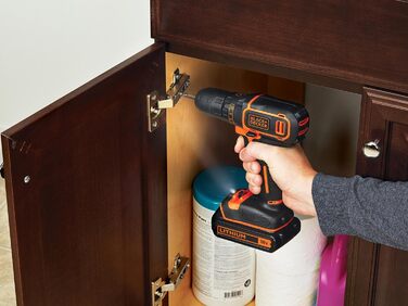 Акумуляторний дриль-шуруповерт BLACK+DECKER 18V з 2 акумуляторами 1.5Ah, швидкою зарядкою та 80 аксесуарами в кейсі