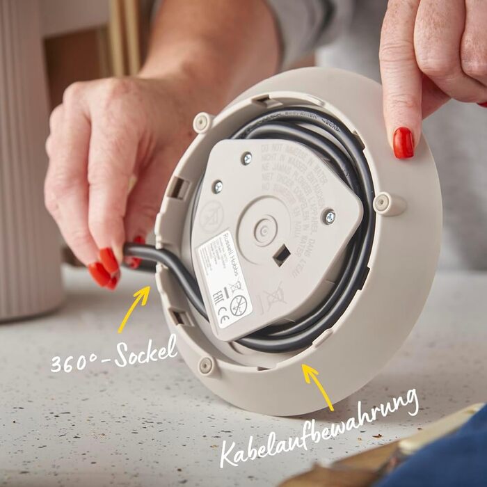 Електричний чайник Russell Hobbs Brontë Stone 1.7L 2400W з матовим дизайном та золотистими акцентами