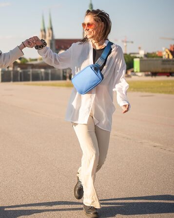 WATERFLY Поясна сумка на пояс для чоловіків та жінок: Стильна нагрудна сумка для спорту та моди, через плече, водонепроникна, маленька сумка на стегно для активного відпочинку, подорожей, походів, фестивалів (Світло-блакитна)