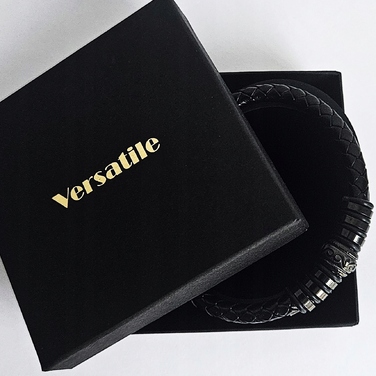 Чоловічий шкіряний браслет Versatile, чорний, регульований (21-24 см) з гравіюванням