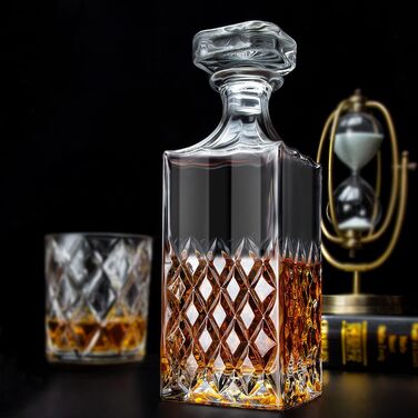 LIGHTEN LIFE Whisky Decanter 849 ml Lead-Free Whisky Carafe with Stopper in Gift Box, Crystal Scotch Decanter, Premium Bourbon Decanter, Spirits Decanter for, Bourbon, Carafe for Men