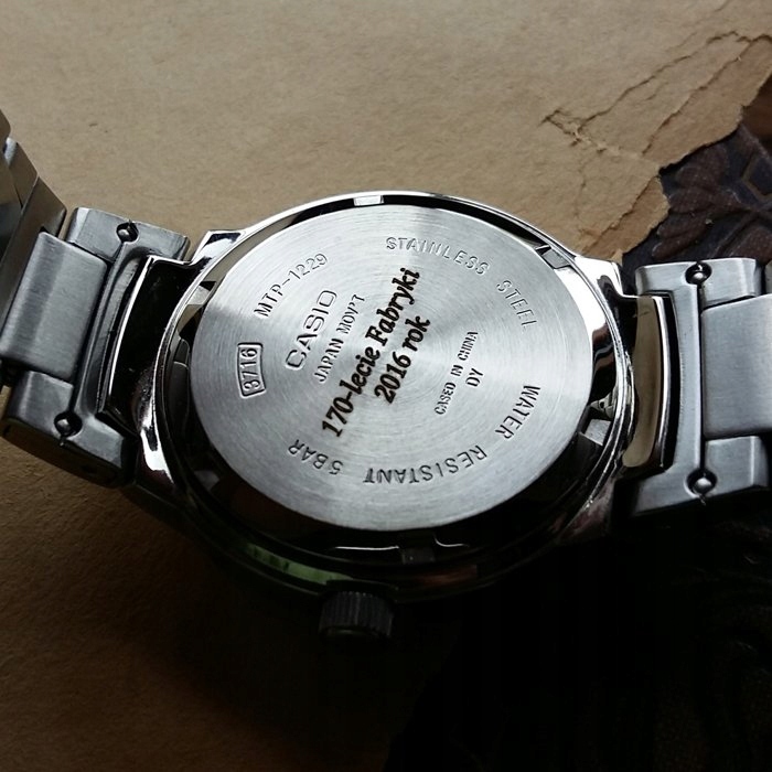 Чоловічий годинник Casio ECB-30D з секундоміром, водонепроникністю та Bluetooth