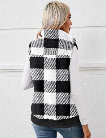 Жіноча жилетка з м'якого флісу IECCP - тепла безрукавка для осені та зими. Стильна жилетка з м'якого флісу з візерунком у клітинку чорно-білого кольору. Ідеальна для створення затишного осіннього образу.