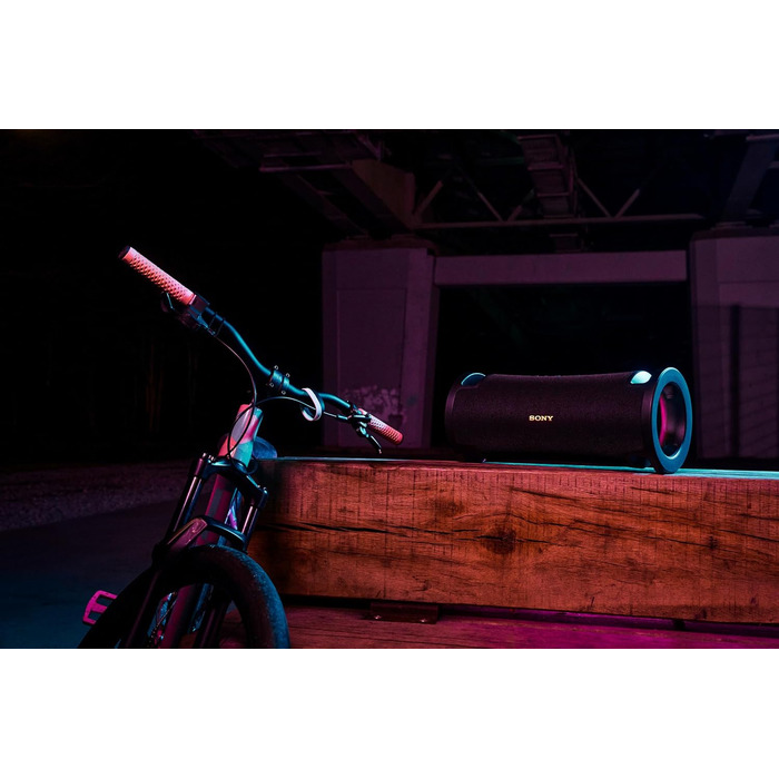 Sony ULT Field 7: Портативна Bluetooth колонка з ULT Bass Boost, 30 год автономії, Powerbank, захист від води/пилу, LED, мікрофон/гітара - Чорний