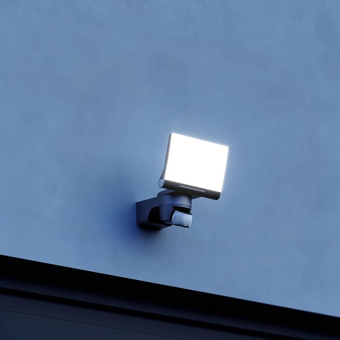 Світлодіодний прожектор Steinel XLED Home 2 S з датчиком руху та Bluetooth, 13.7W, 180°, дальність 10м, 1550 лм, чорний