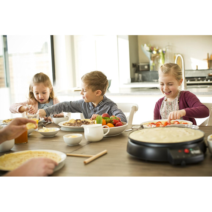 Електрична млинниця Russell Hobbs Fiesta 30 см, антипригарна, з лопаткою і розподільником тіста, 1000 Вт, для млинців, панкейків, буріто, галет, тако