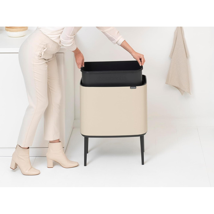 Сміттєвий бак Brabantia Bo Touch Bin на 36 л, металевий, білий, з внутрішнім відром (54 x 32 x 68 см)