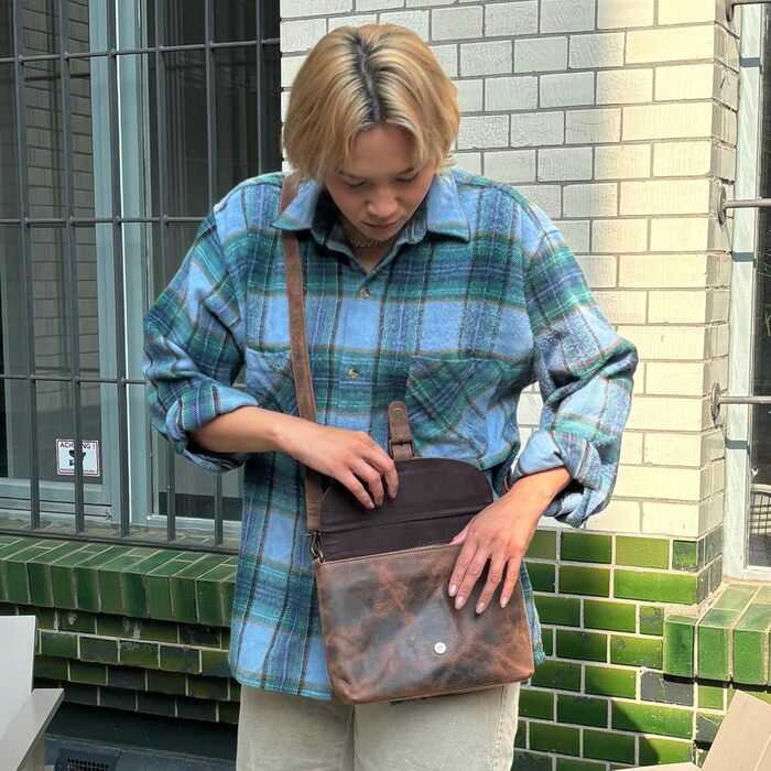 Сумка через плече Berliner Bags Catalina Vintage з натуральної шкіри (Earth) середнього розміру. Жіноча сумка-месенджер з магнітною застібкою