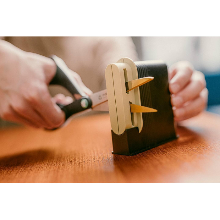 Універсальні ножиці Fiskars ReNew 16,7 см, чорні, з переробленої нержавіючої сталі та пластику, ергономічна ручка, модель 1074543