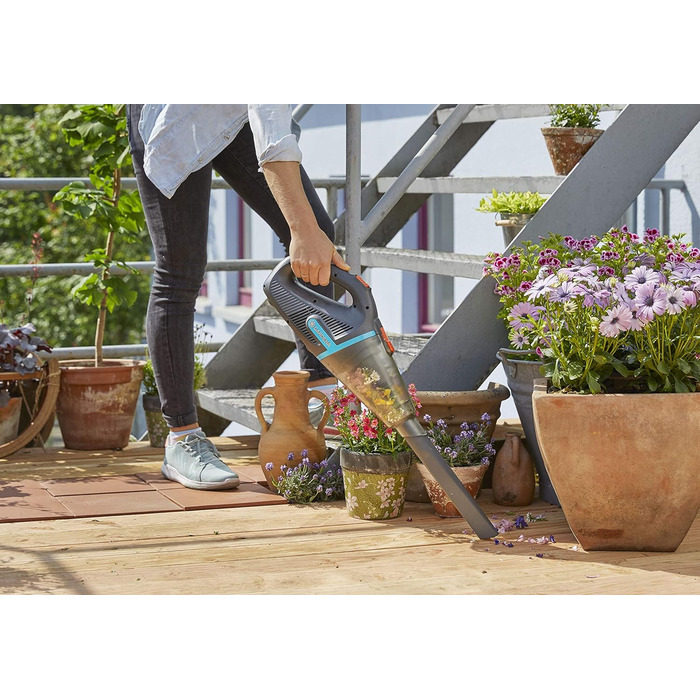 Gardena Outdoor Hand Vacuum EasyClean Li: Battery-powered vacuum for wet and dry particles, integrated lithium-ion battery, high suction power (9339-20)