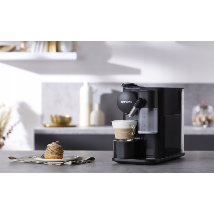 Капсульна кавомашина з капучинатором De'Longhi Lattissima One, 19 бар, чорна