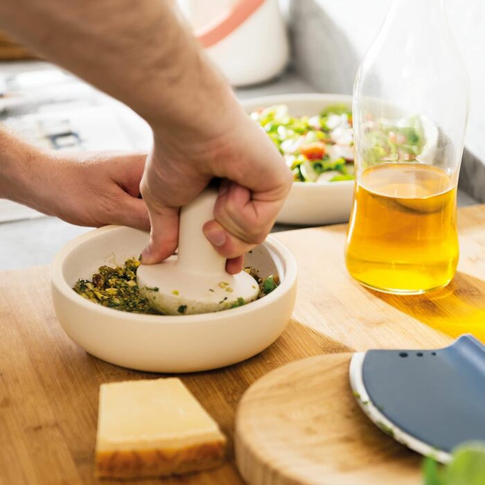 BergHoff Mortar and Pestle 17 cm - Leo (Mortar and pestle made of stoneware, for herbs / spices, grinder, for freshly ground spices, for preparing pesto) 3950033