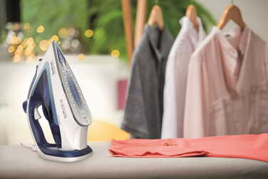 Парова праска Tefal FV5736E0, 2500 Вт, керамічна підошва, синя, 270 мл