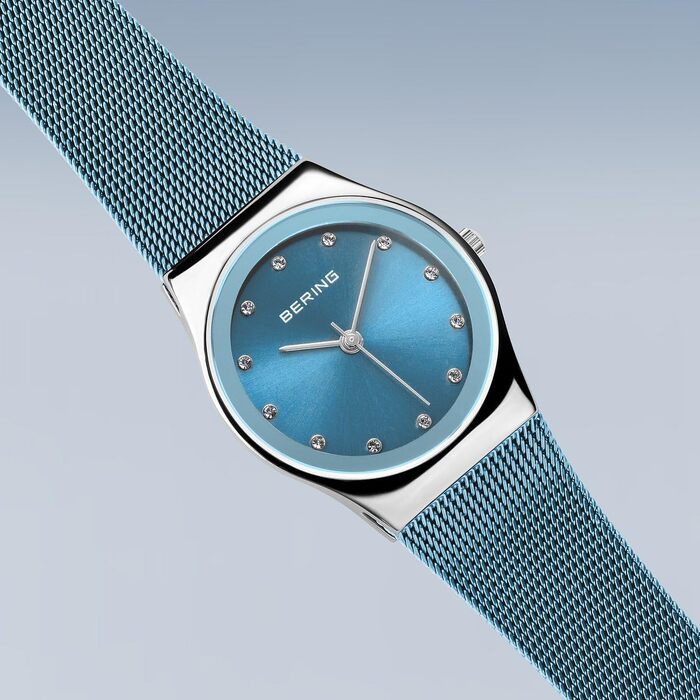 Жіночий кварцовий годинник Bering 12927 Elegant: сталевий корпус 27 мм, міланський ремінець, сапфірове скло, водонепроникність 3 ATM