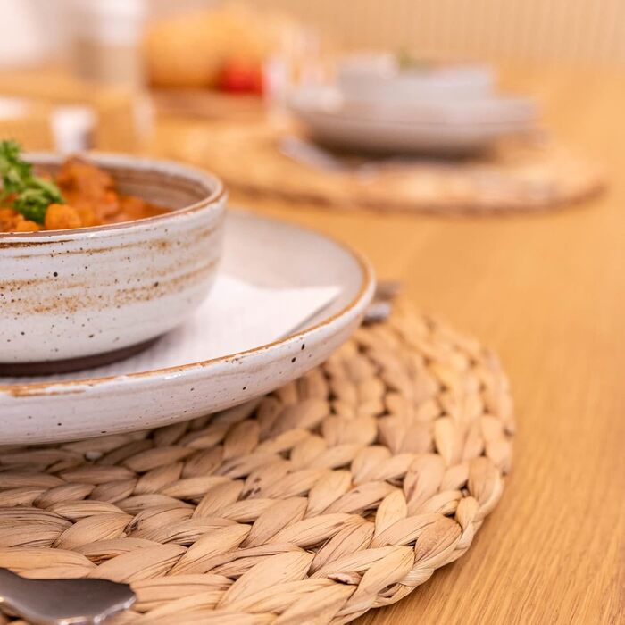 YANGQIHOME Placemats made of Water Hyacinth, Round Table Mats, Handmade Round Coasters, Plate Coasters for Dining Table and Boho Decor (Set of 6, 30 cm)