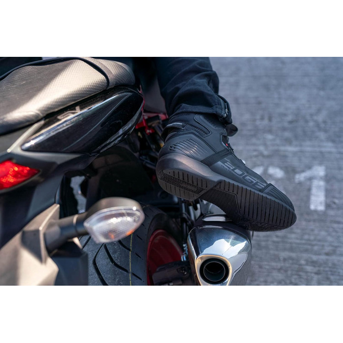 Мотоциклетні черевики SHIMA EDGE WP для чоловіків - водонепроникні, з Knöchelstütze та ATOP-застібкою, чорні, 43 EU